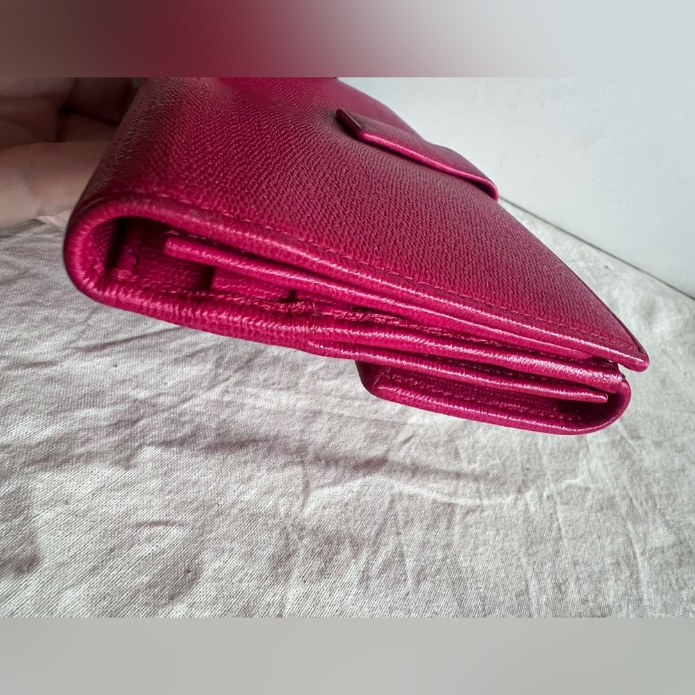 Saint Laurent Textured Calfskin Classic Y Ligne Continental Fuchsia Card Wallet - Picture 6 of 11